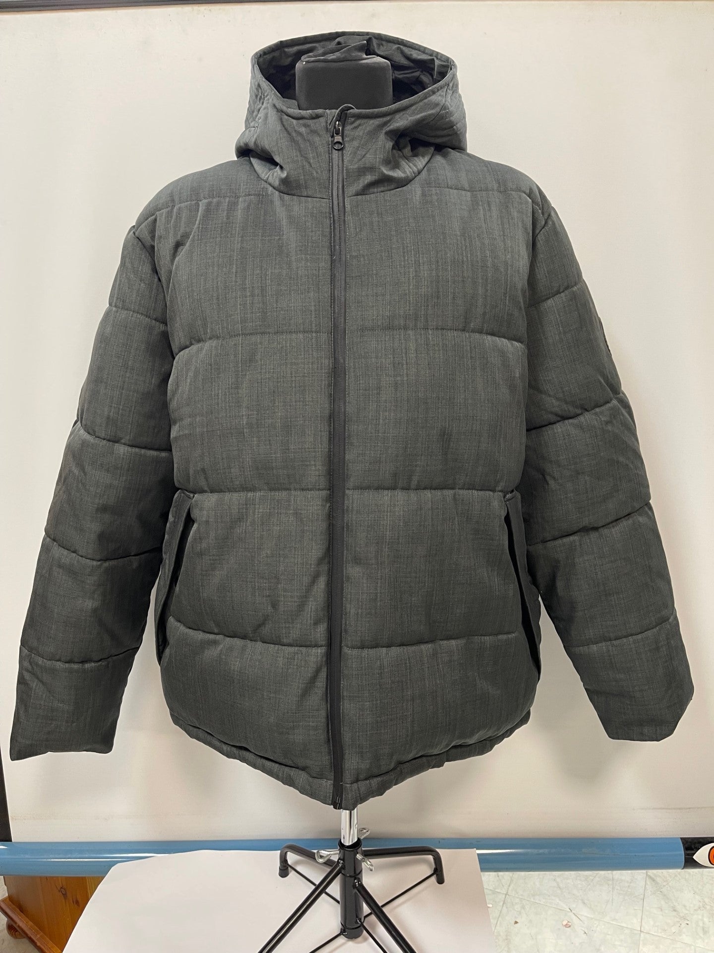 Burton menswear puffer shop jacket in black