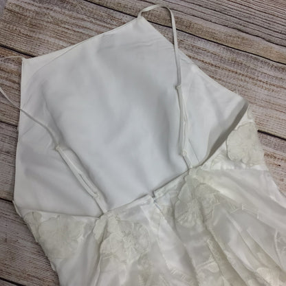 BNWT ASOS Bridal Cream & White Crochet Backless Dress Size 12
