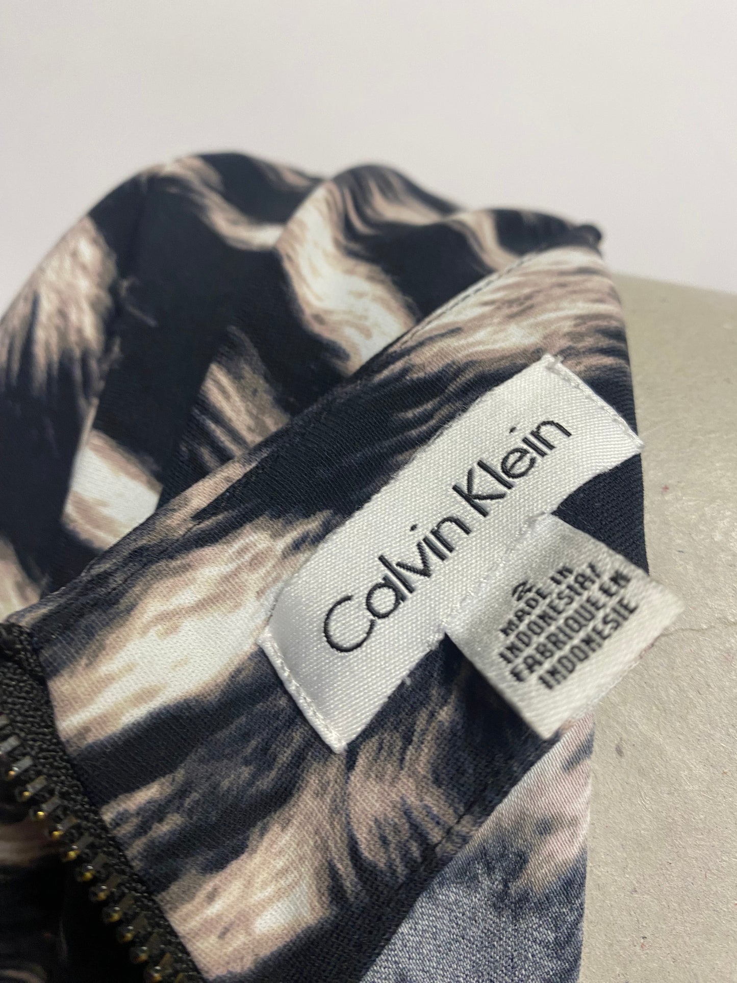 Calvin Klein Navy and Pink Patterned V-neck Dress Small