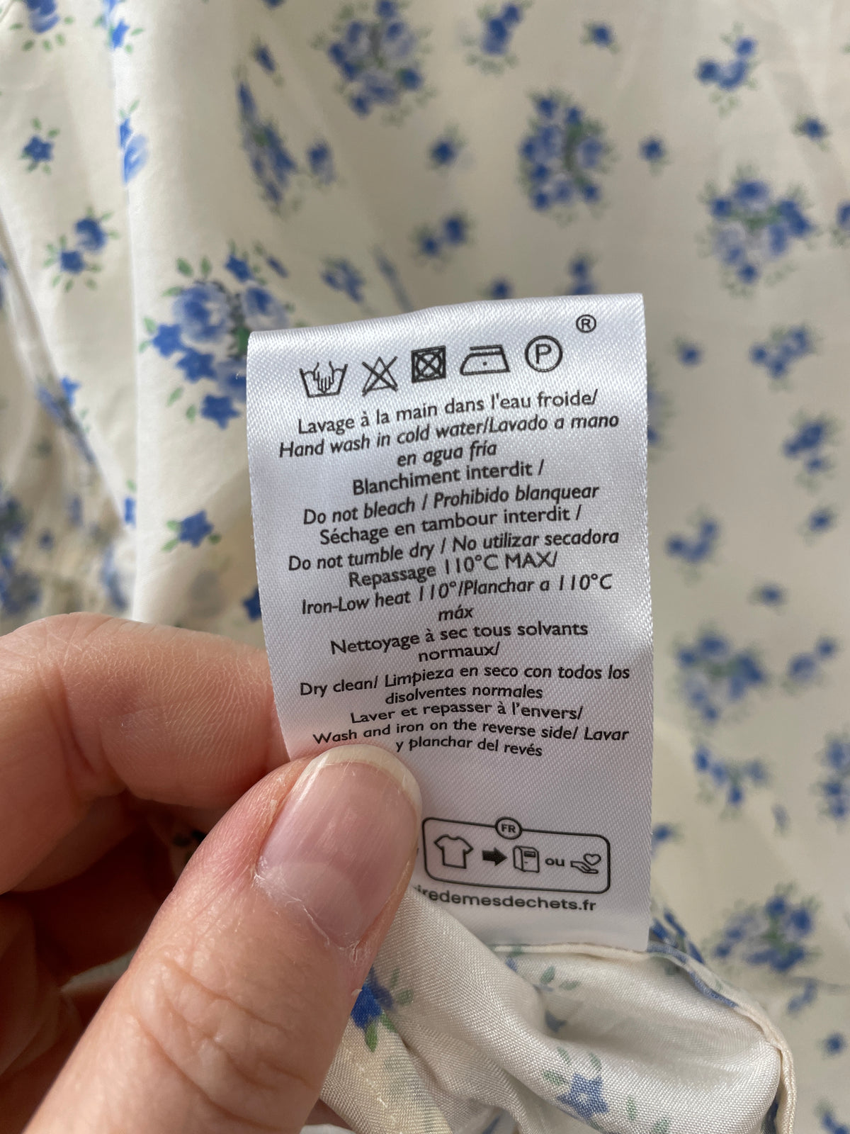 Sezane Cream Blue Ditsy Print Floral Short Sleeve Silk Blouse Top Size 40 Medium