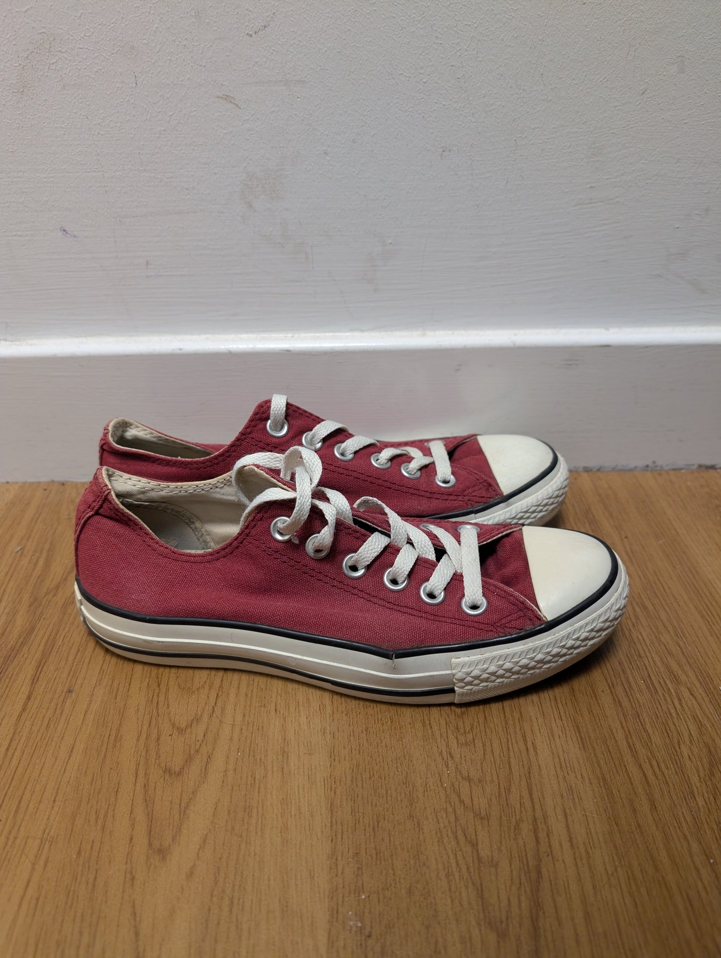 Converse Chuck Taylor All Star Burgundy Low Top Sneakers Size 5