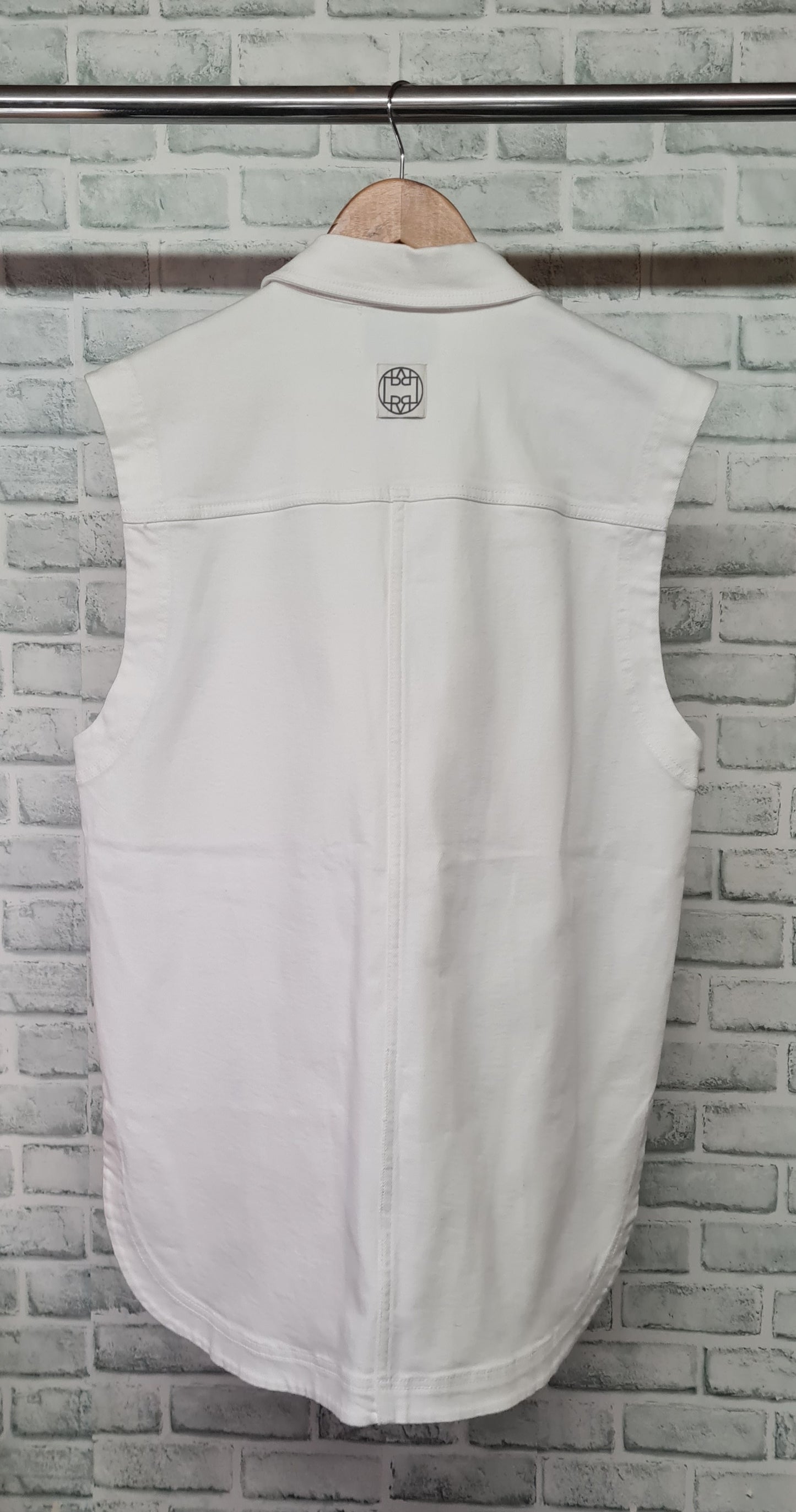 Levete Room White Denim Sleeveless Elongated Shirt Size Medium