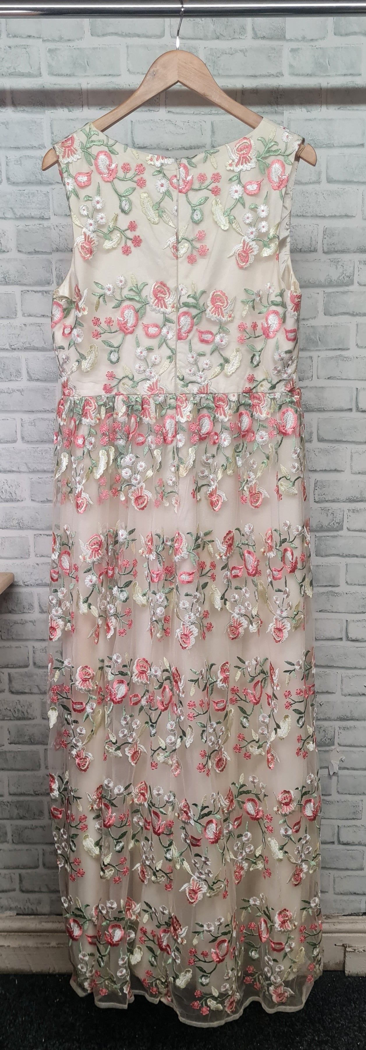 Chi Chi London V-Neck Floral Organza Dress Size 16