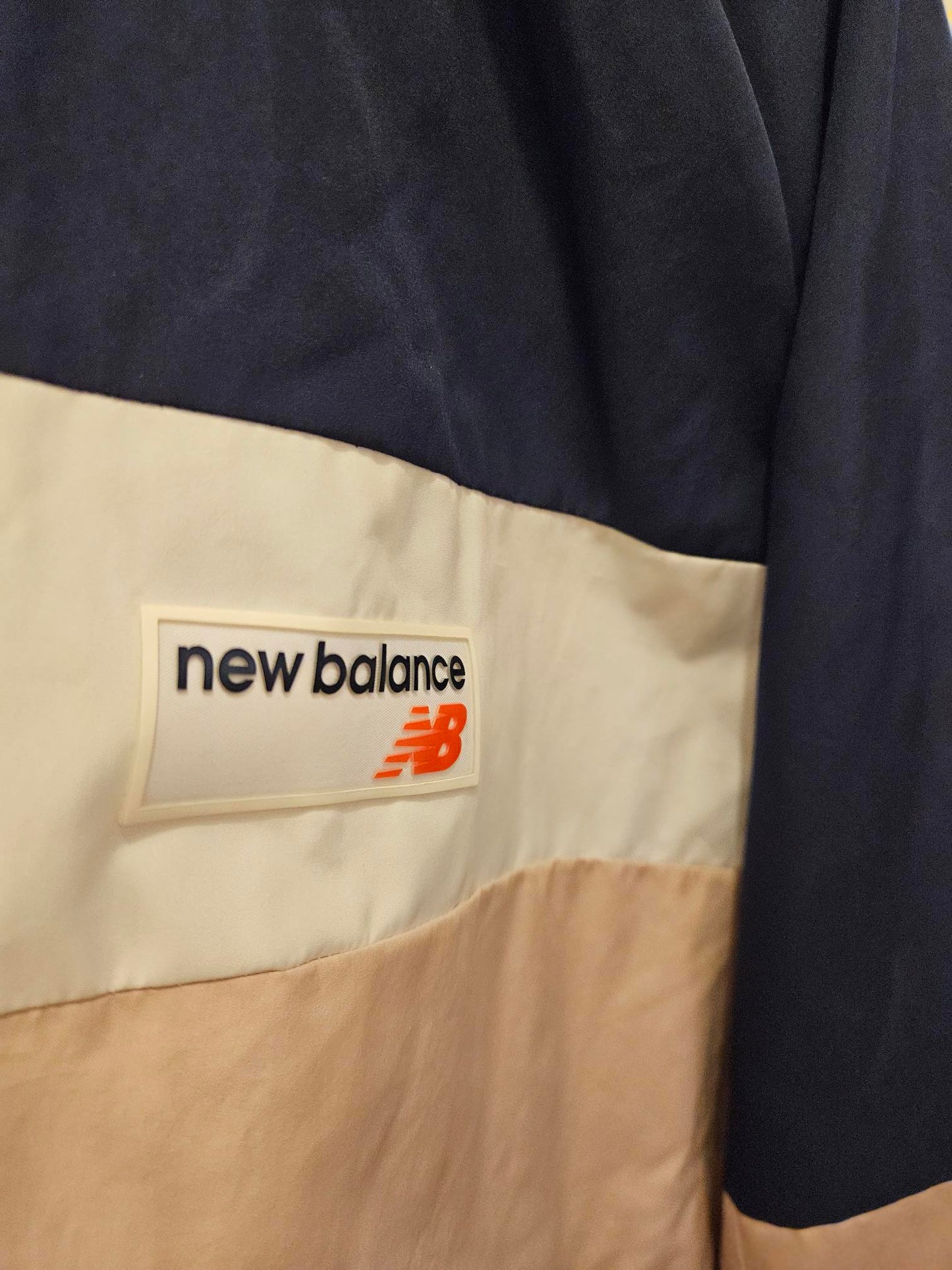 New Balance Brand Puffer Jacket in Pink/Navy - Size L