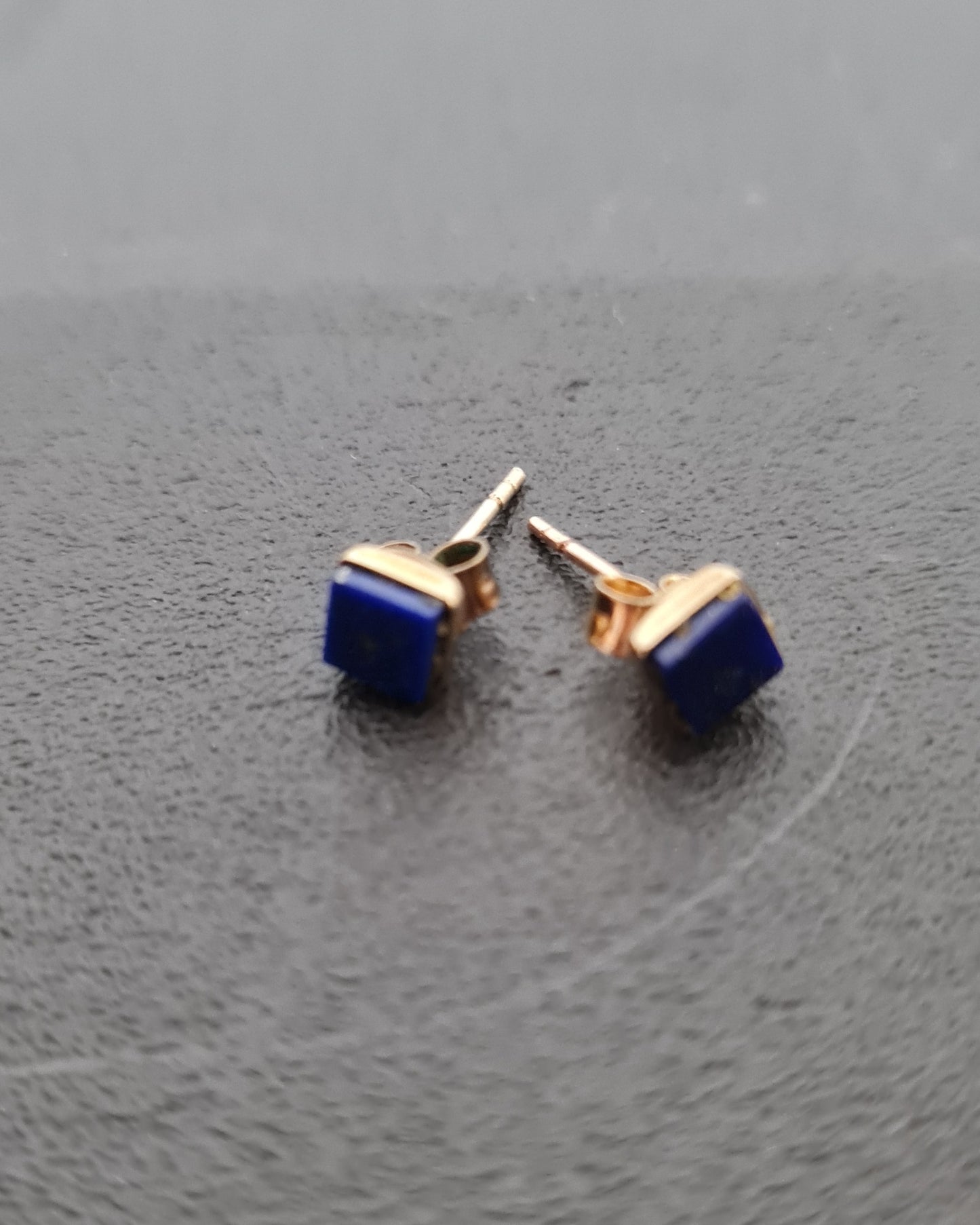 Vintage 9k Gold Lapis Lazuli Stud Earrings