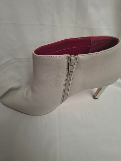 Classic pointed toe Jasper Conran Cream Ankle Boot Size 6