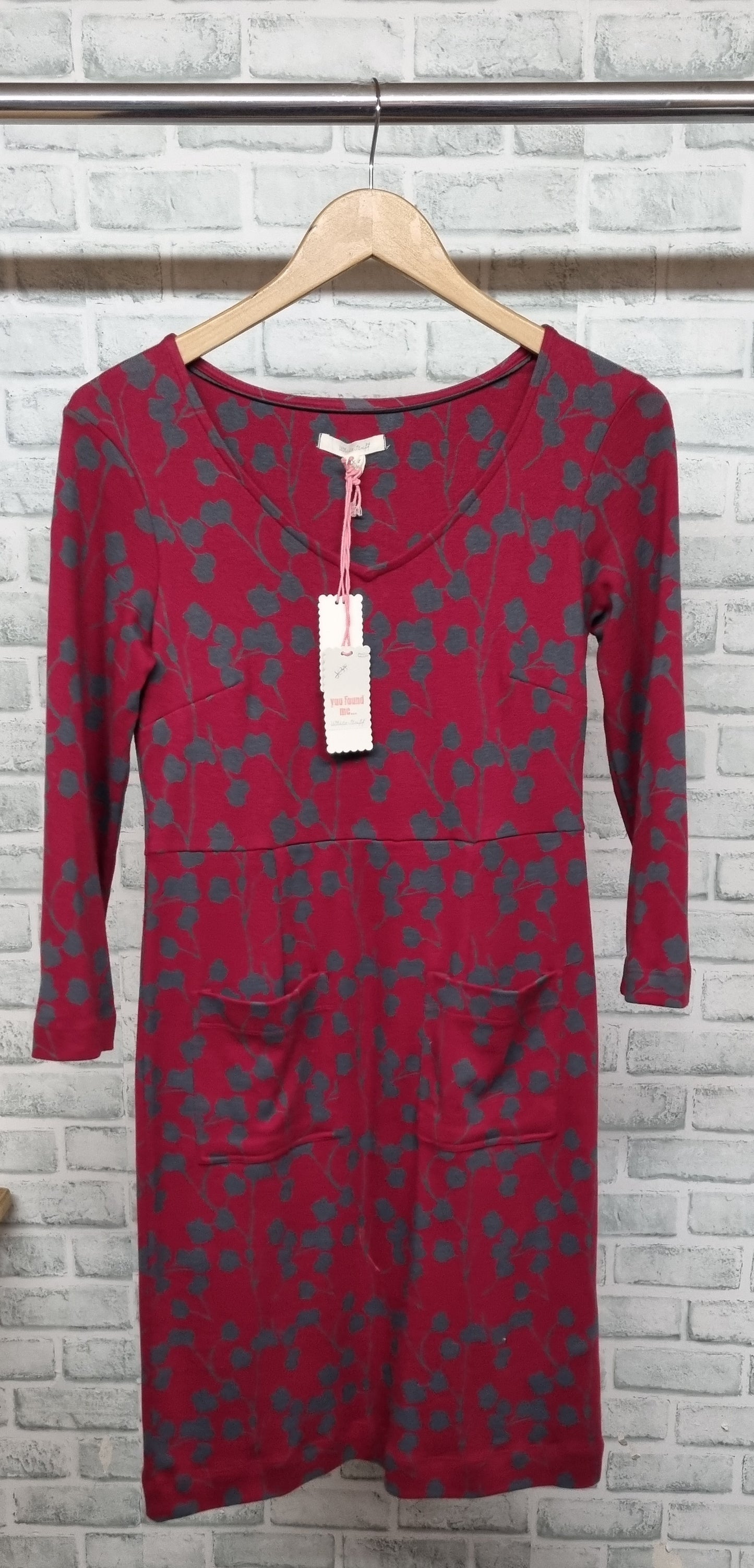 White Stuff Red and Grey Floral Print Quince Jersey V-Neck Midi A-Line Dress with 3/4 Sleeves Size 8 BNWT