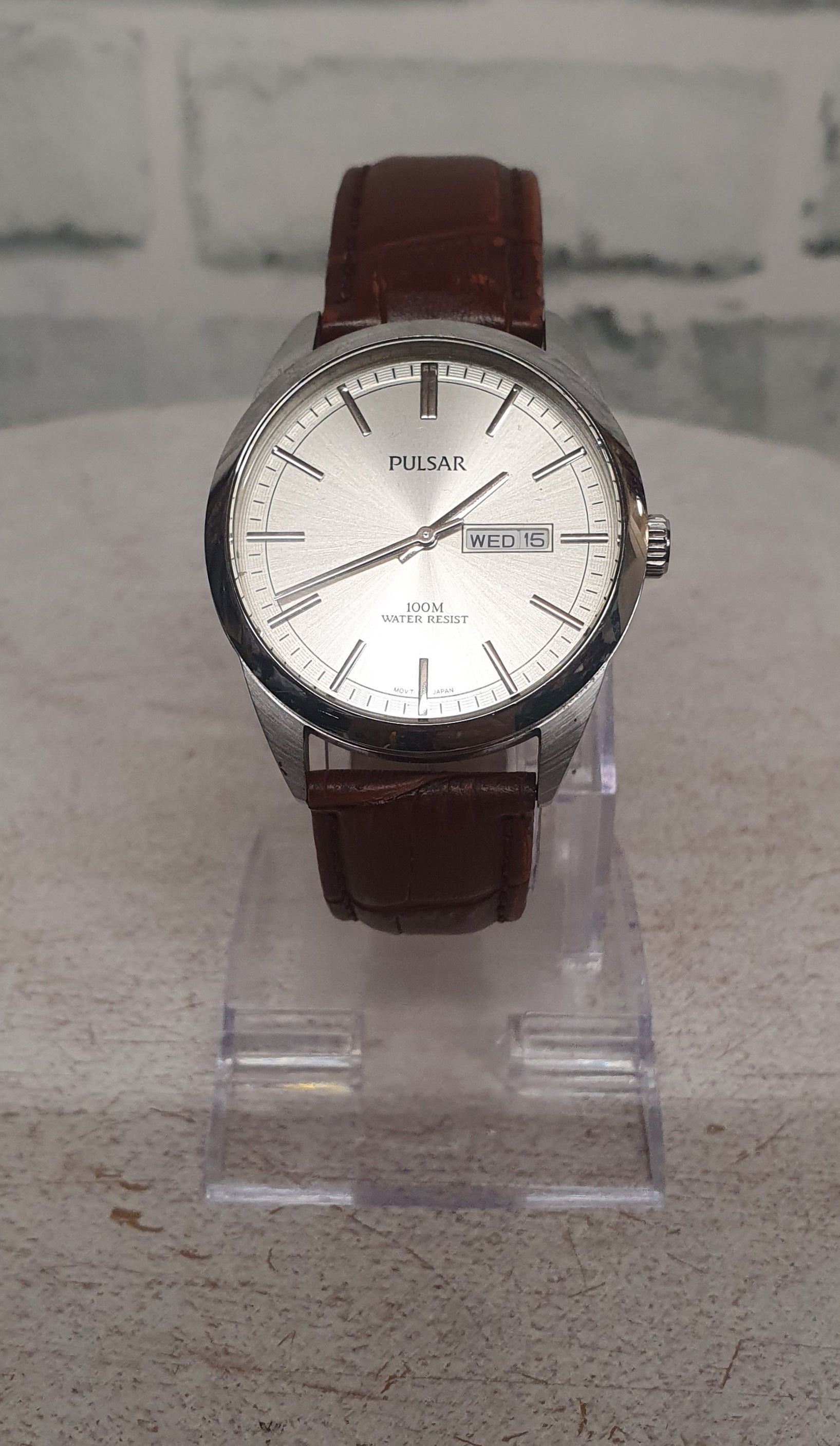 Pulsar watch best sale leather strap