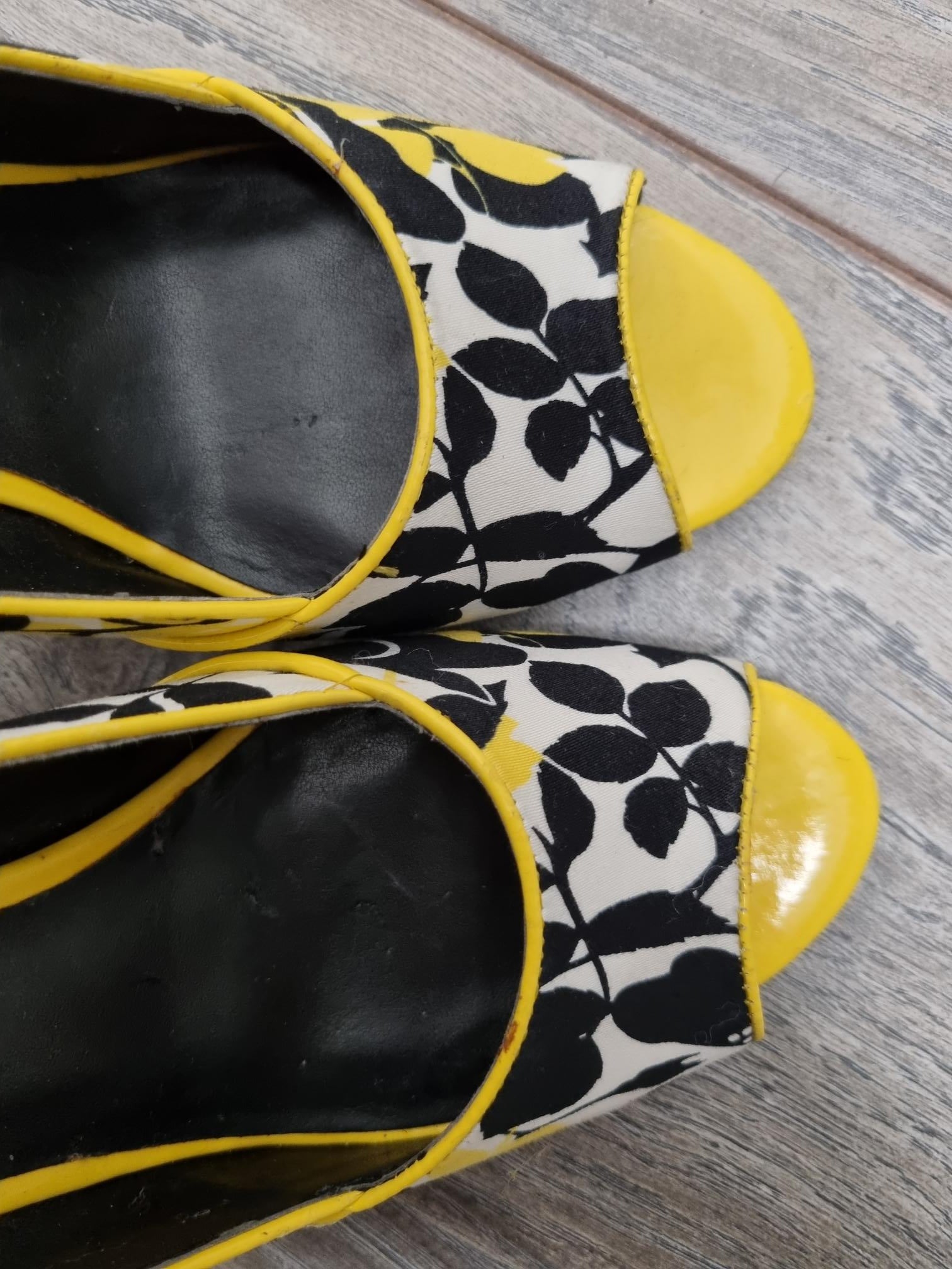 Nine west best sale yellow shoes