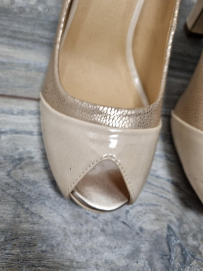 W Cream and Rose Gold Heels Size 6