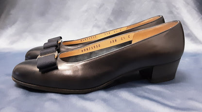 Salvatore Ferragamo Navy Leather Heels size 6.5