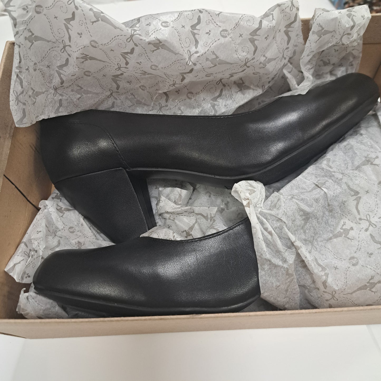 Clarks Ladies Black Leather Shoes Size 7 Uk