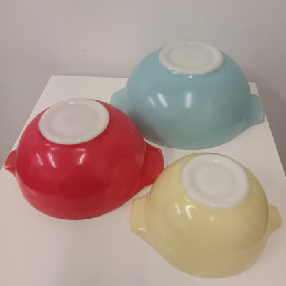 Vintage Set Of 3 Pyrex Spray Ware Nesting Bowls