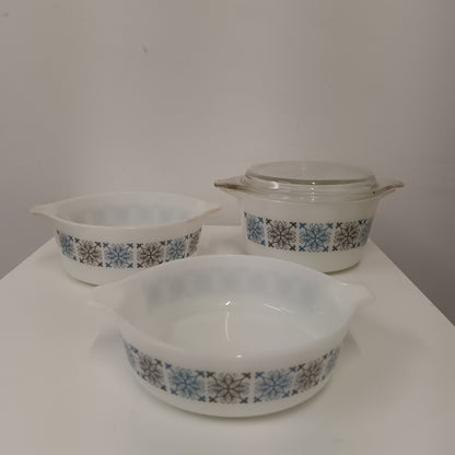 Vintage Pyrex Set Of 3 Casserole Dishes 1 Lid Chelsea Pattern