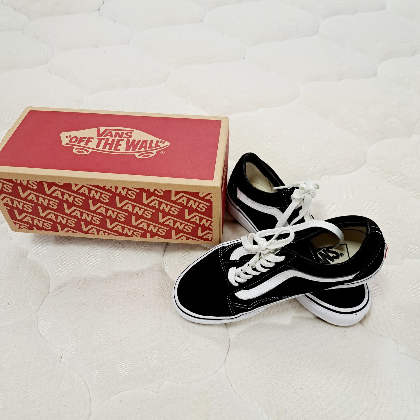 Vans Old Skool Black / White Off The Wall Trainers UK Size 4