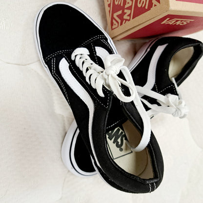 Vans Old Skool Black / White Off The Wall Trainers UK Size 4