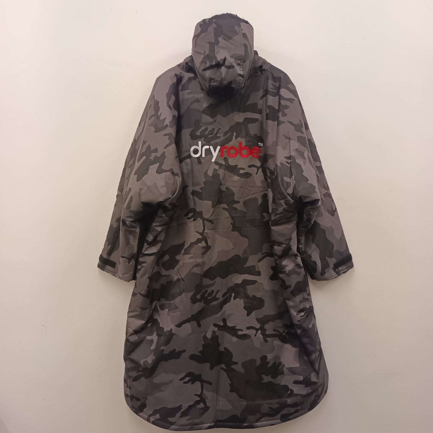 BNWT Large Dryrobe Advance Black Camouflage