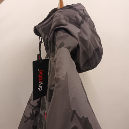 BNWT Large Dryrobe Advance Black Camouflage