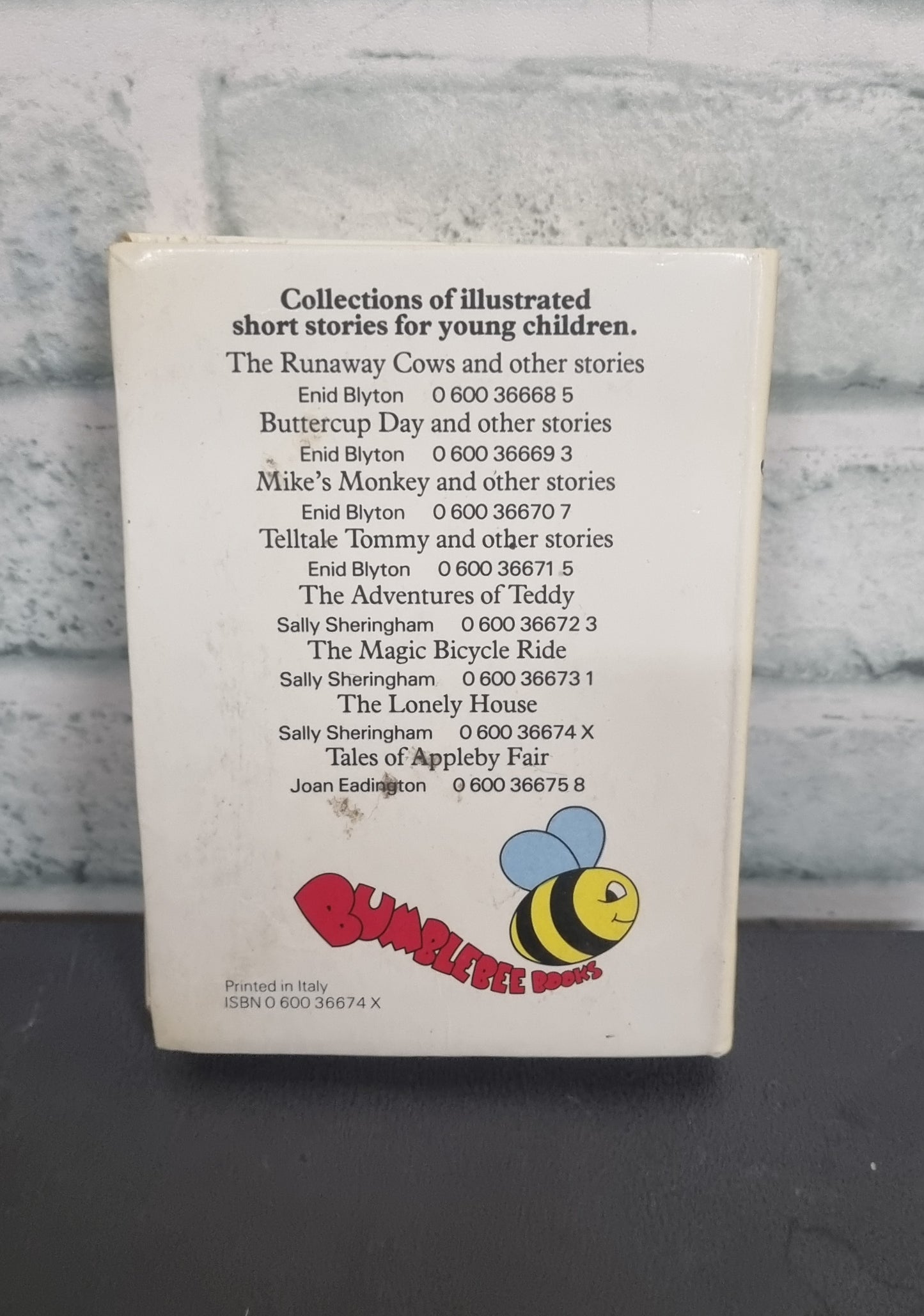The Lonely House by Sally Sheringham Hardback