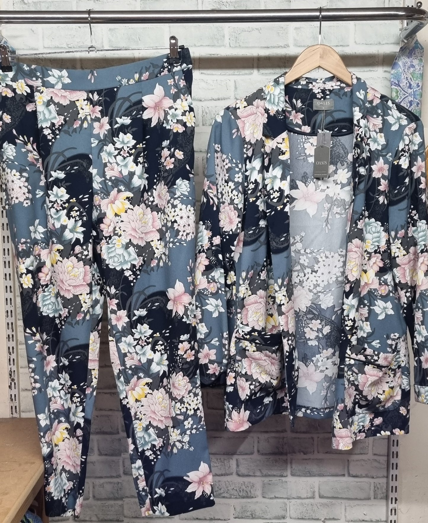 Oasis Light Blue Floral Pant Suit Size 16
