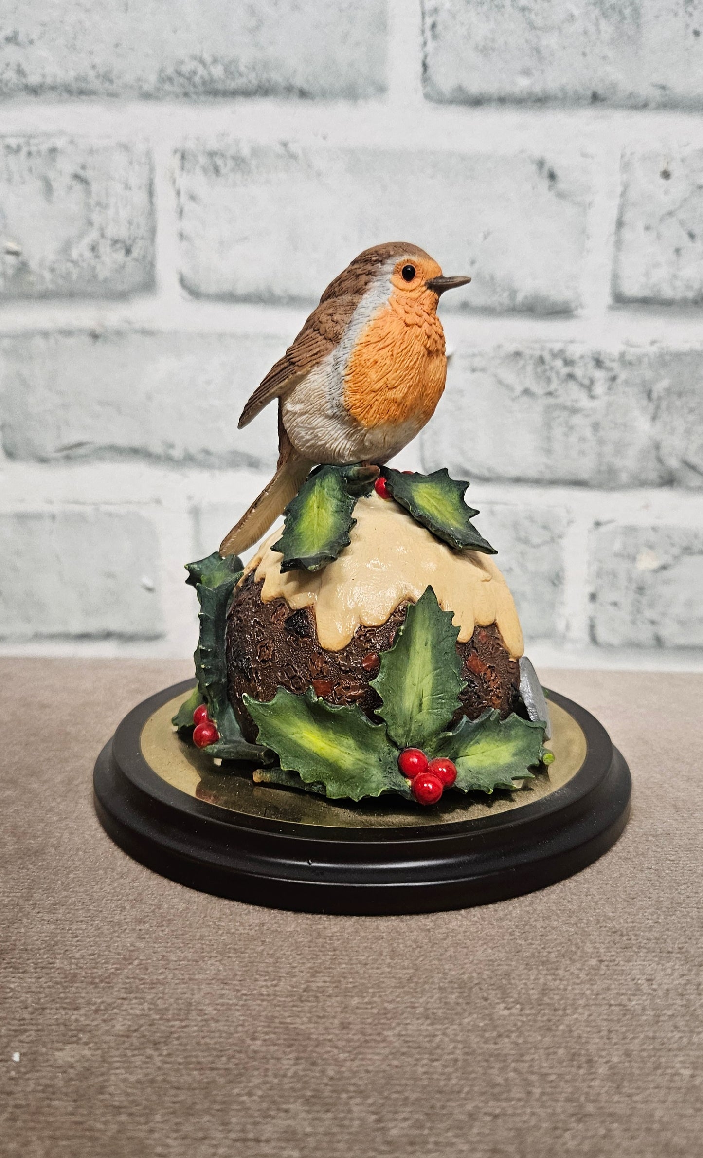 Robin on a Christmas Cake with a Sixpence Figurine