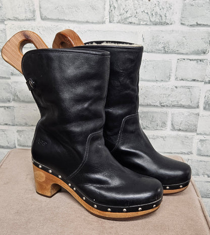 UGG Australia Black Leather Fold-Over Lynnea Clog Boots Size 5.5