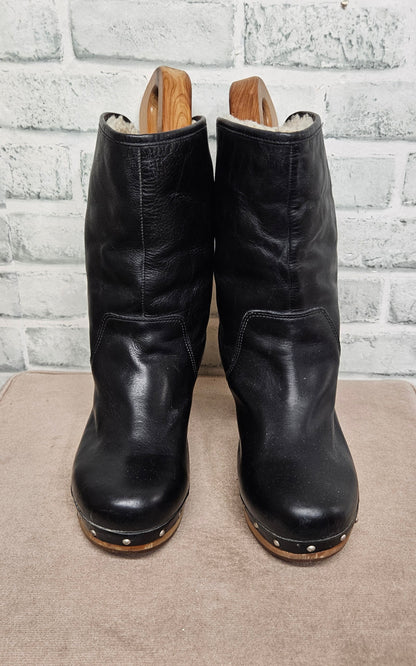 UGG Australia Black Leather Fold-Over Lynnea Clog Boots Size 5.5
