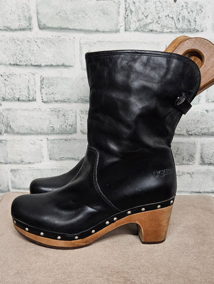 UGG Australia Black Leather Fold-Over Lynnea Clog Boots Size 5.5