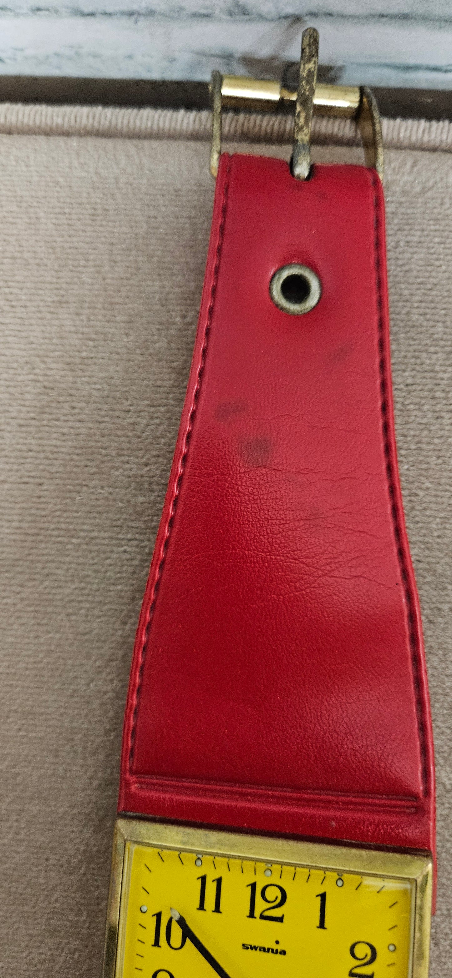 Swania 2 Jewels Red Strap Vintage Travel Wind-Up Clock