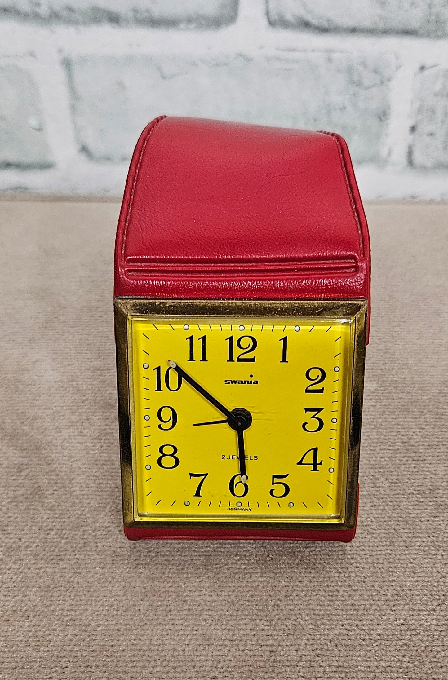 Swania 2 Jewels Red Strap Vintage Travel Wind-Up Clock