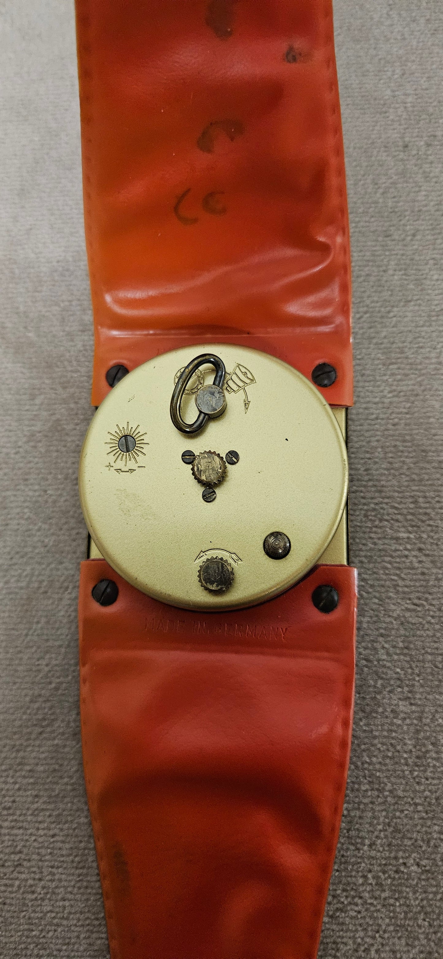 Swania 2 Jewels Red Strap Vintage Travel Wind-Up Clock