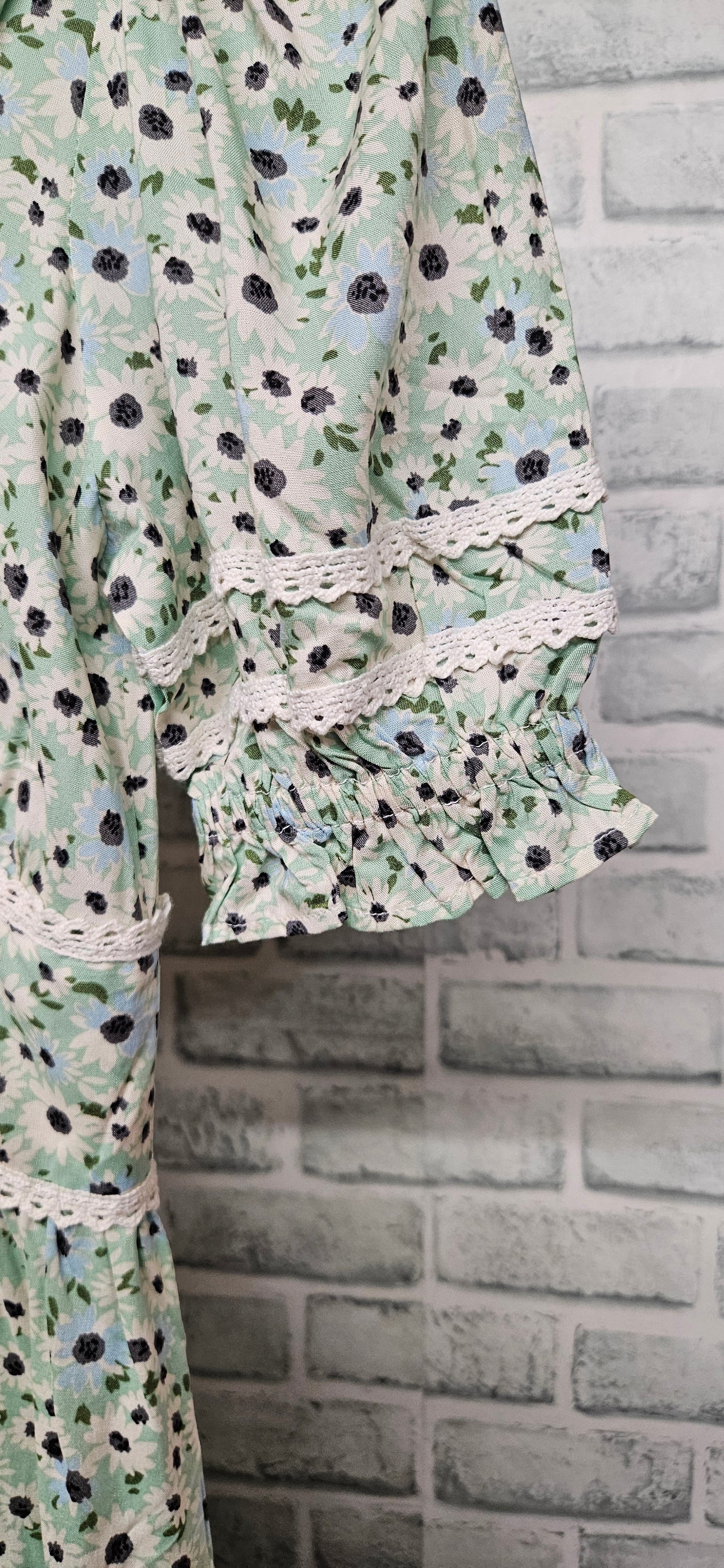 Nobody's Child x Elizabeth Scarlett Green Ditsy Saffy Midi Dress Size 4