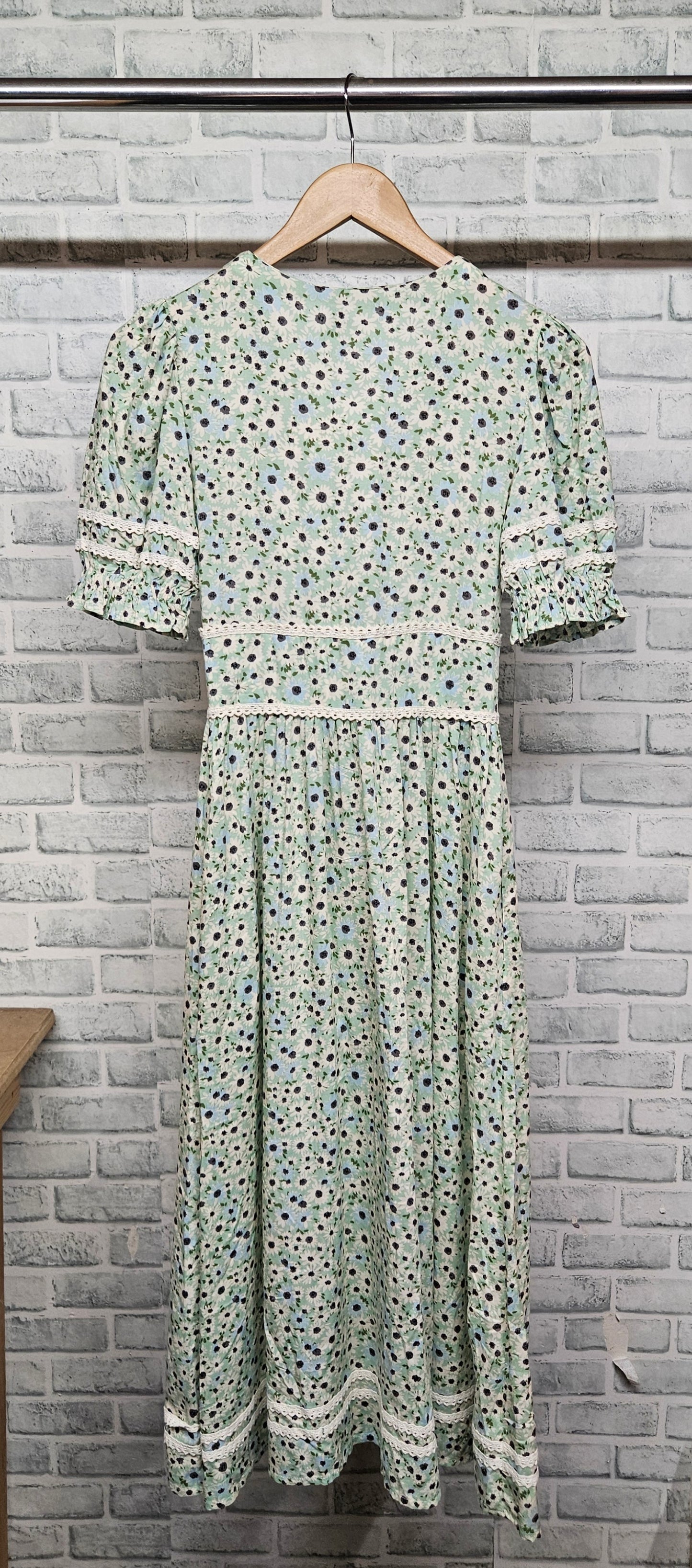 Nobody's Child x Elizabeth Scarlett Green Ditsy Saffy Midi Dress Size 4