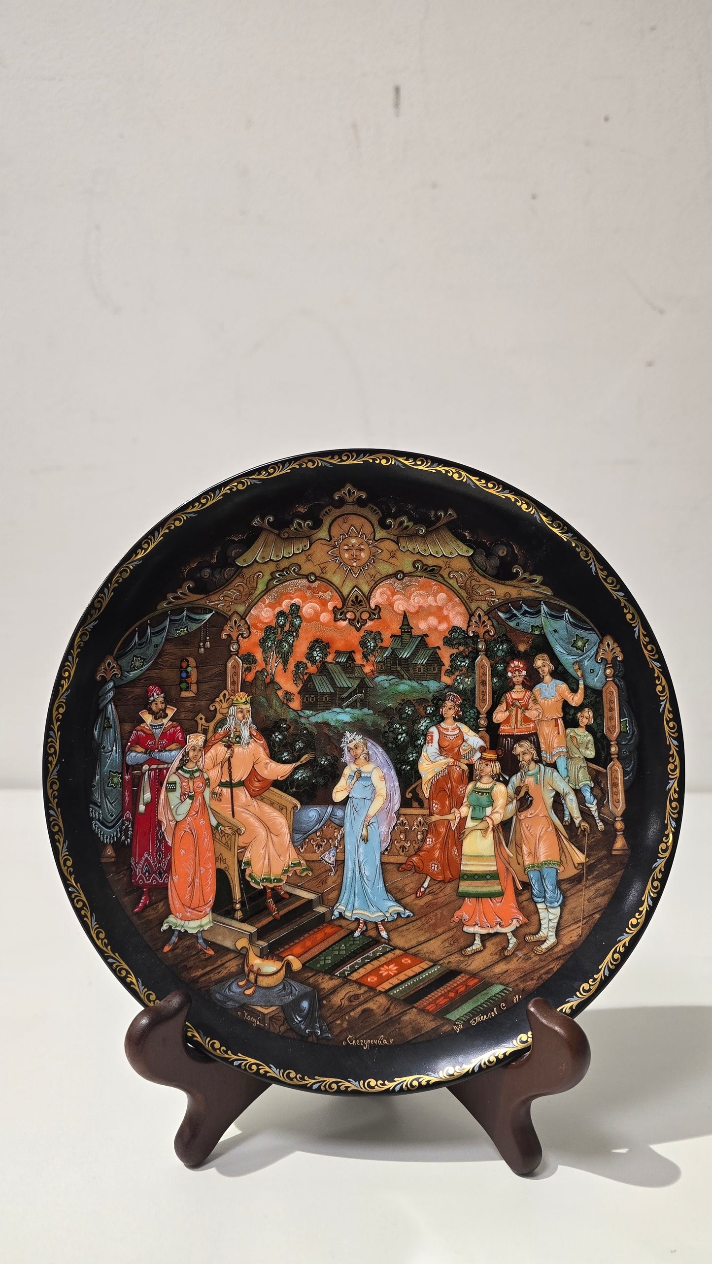 1990 Russian Vintage porcelain collector's plate - The Judgement of Tsar Berendy