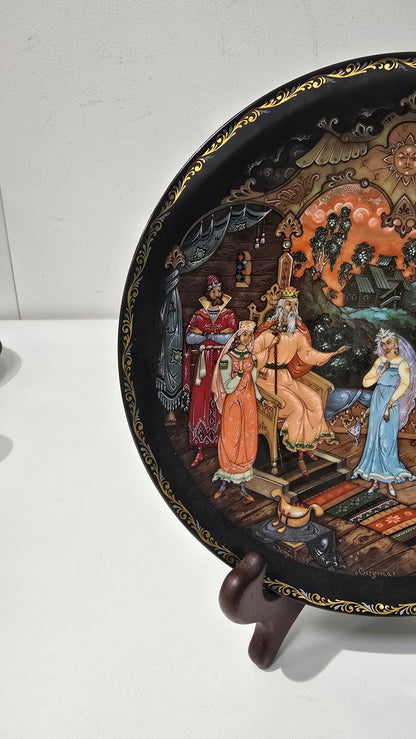1990 Russian Vintage porcelain collector's plate - The Judgement of Tsar Berendy