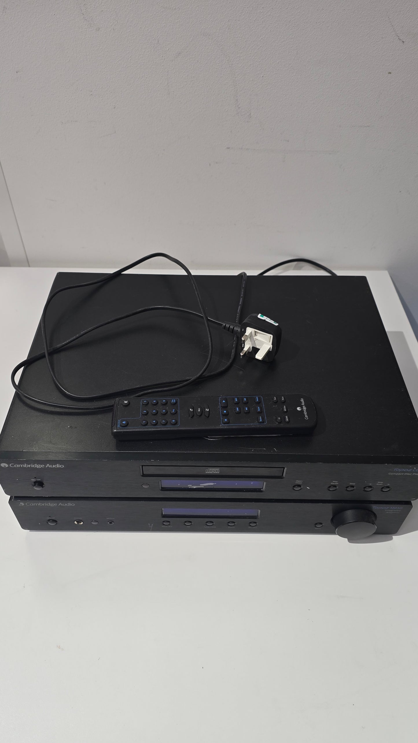 Cambridge Audio Topaz AM10 Amp & CD10 CD Player Bundle with Remote - TESTED