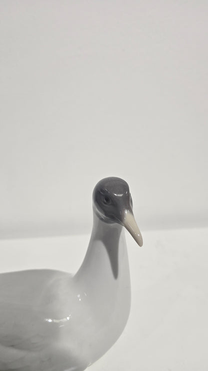 Vintage Lladro Spain Porcelain Tern Bird Figurine 1051 - Chipped Tail