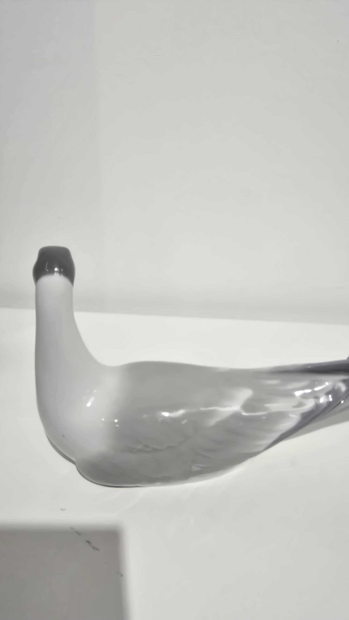 Vintage Lladro Spain Porcelain Tern Bird Figurine 1051 - Chipped Tail