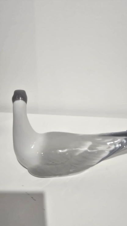Vintage Lladro Spain Porcelain Tern Bird Figurine 1051 - Chipped Tail