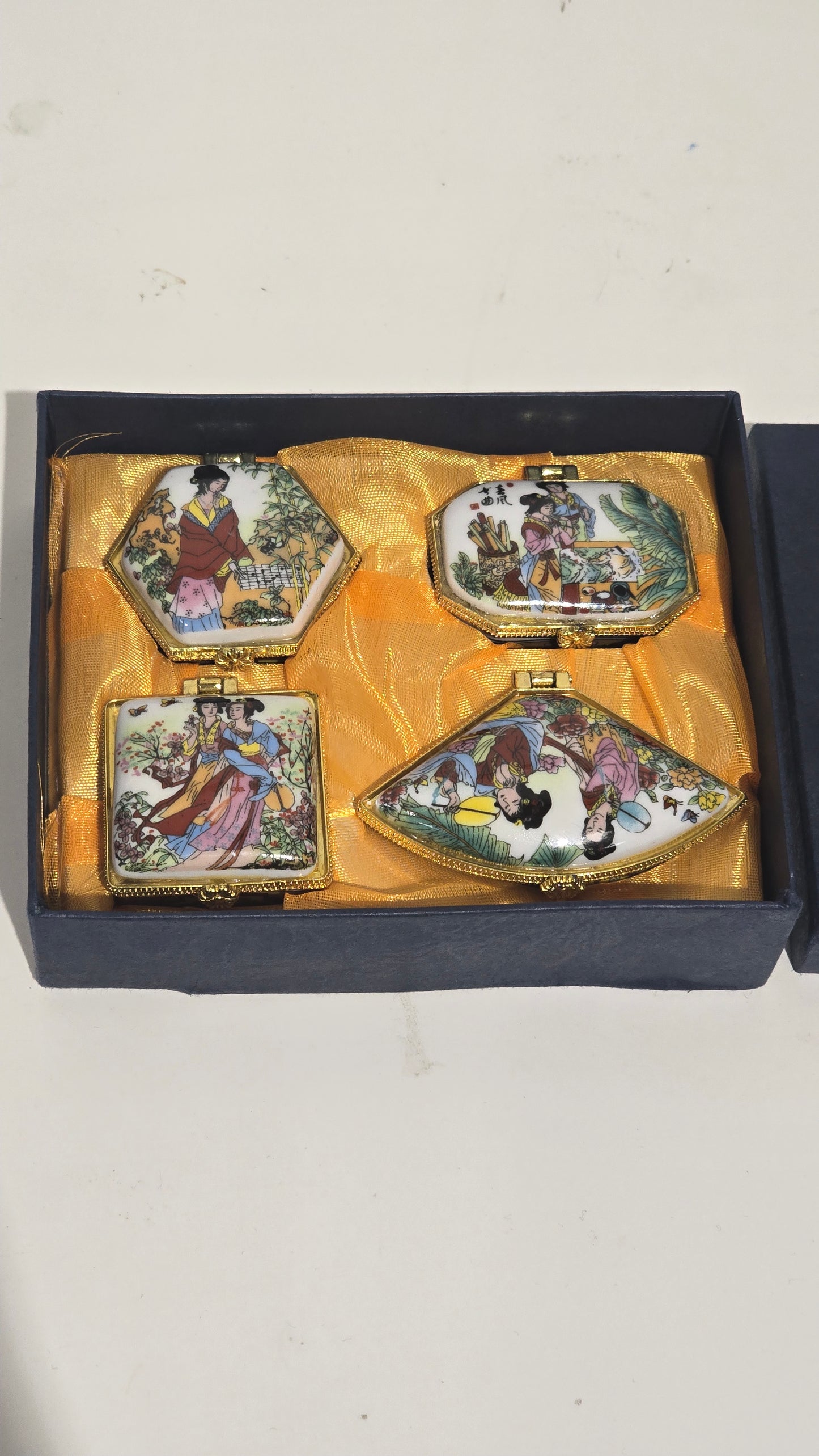 Vintage Chinese Porcelain Hinged Trinket Box Set of 4 Chinoiserie Geisha Pill Case