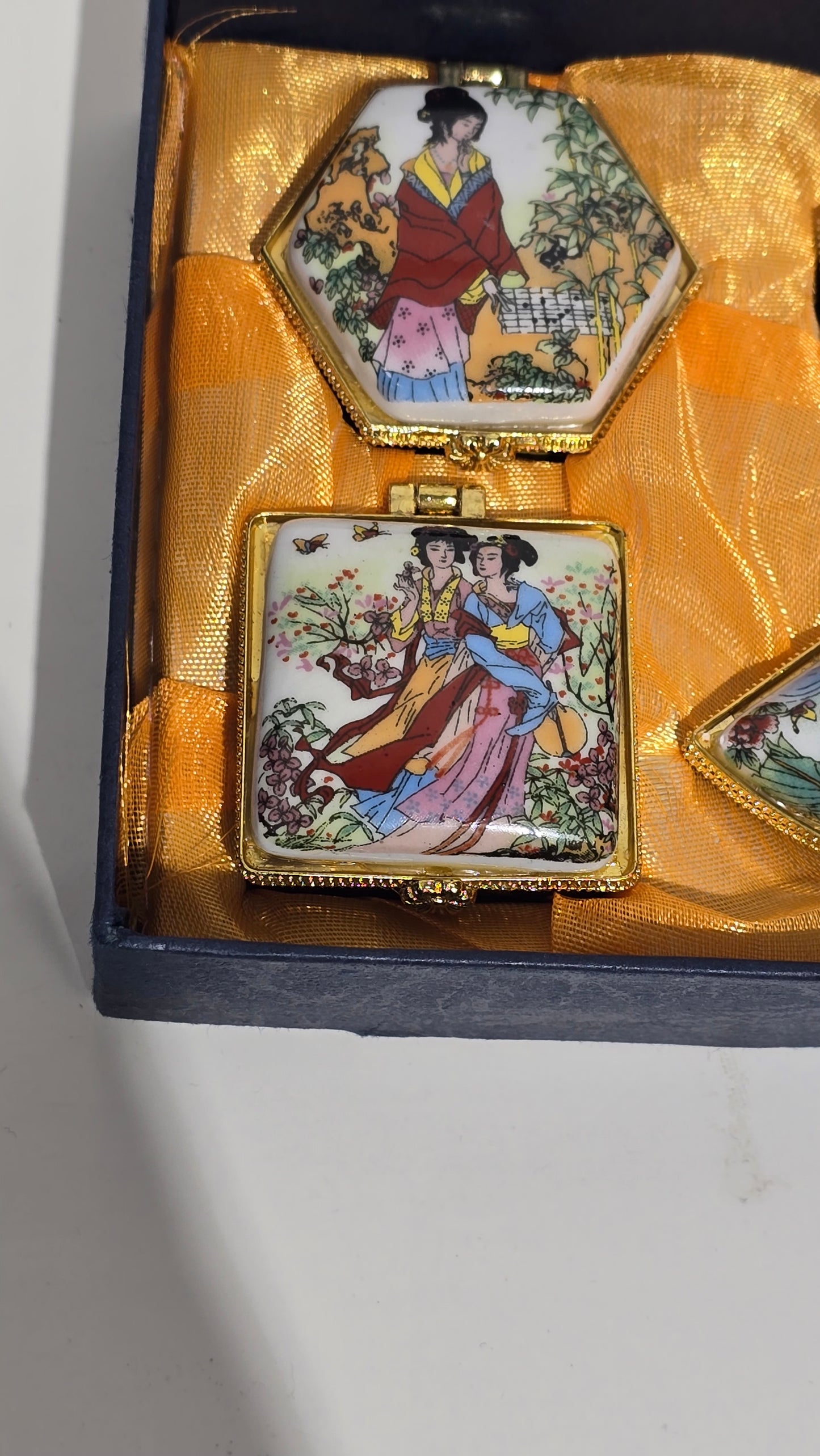 Vintage Chinese Porcelain Hinged Trinket Box Set of 4 Chinoiserie Geisha Pill Case