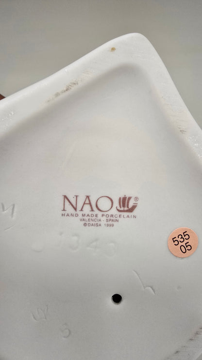 Nao by Lladro Figurine 1343 Walking on Air Porcelain Lady Mint Condition