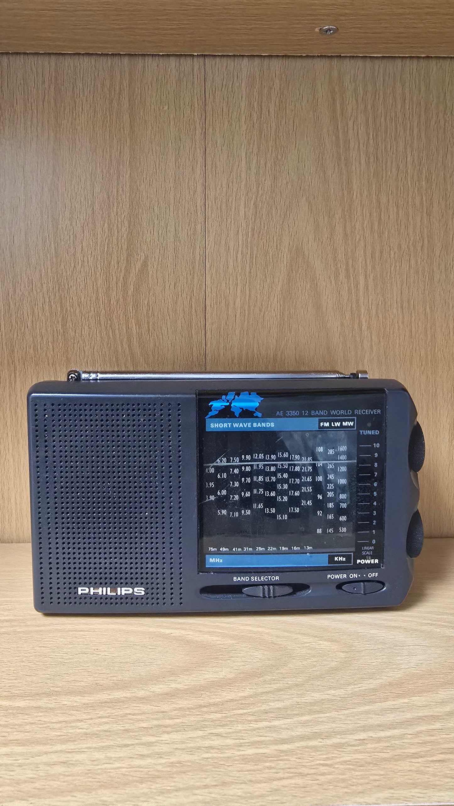 Philips AE3350 12-Band World Receiver Radio - Fully Tested & Working
