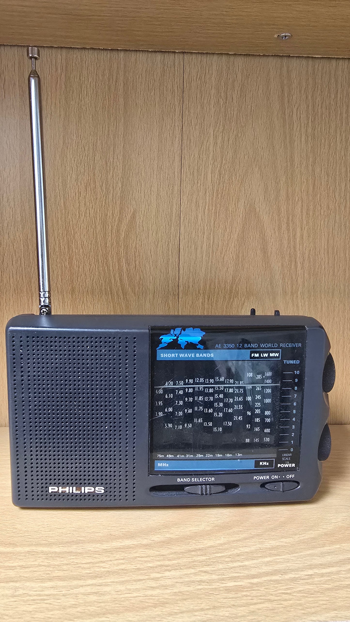 Philips AE3350 12-Band World Receiver Radio - Fully Tested & Working