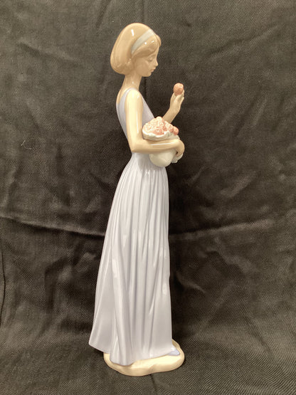 NAO by Ladro “My Little Boquet” Figurine