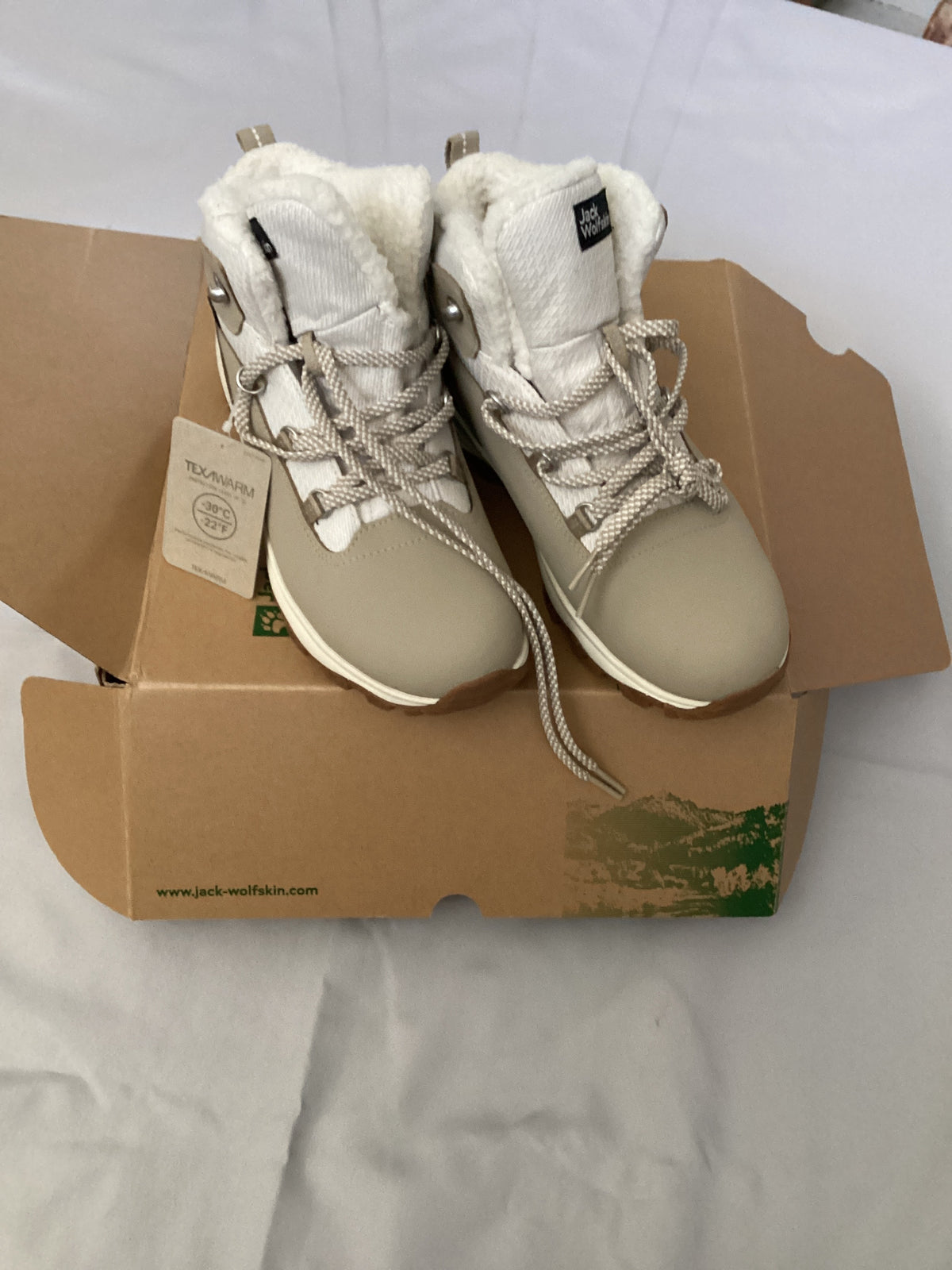 Jack Wolfskin hiking boots UK 7 BN