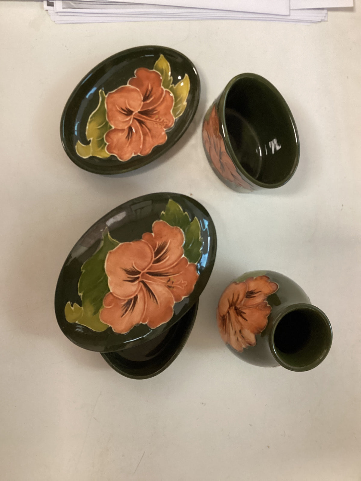 Moorcroft Hibiscus pattern set