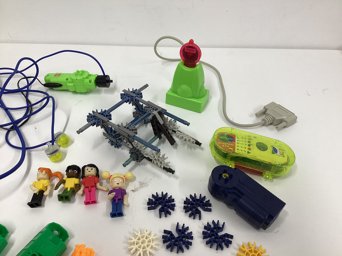 K’nex Job lot with 4 K’nex People