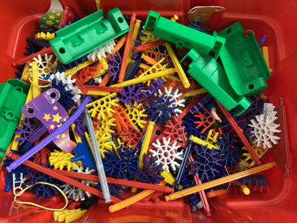 K’nex Job lot with 4 K’nex People