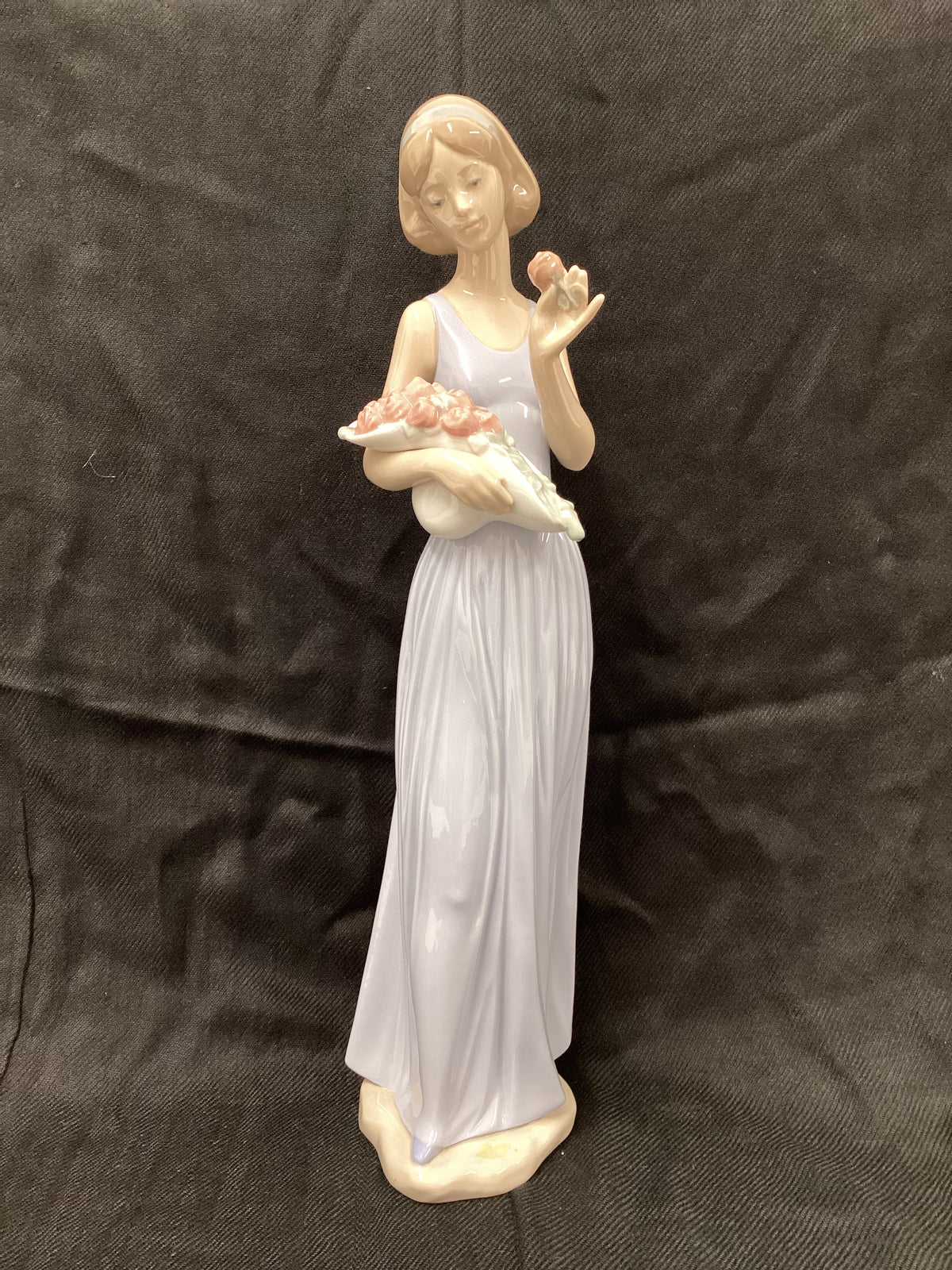 NAO by Ladro “My Little Boquet” Figurine